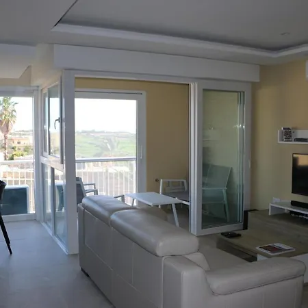 Διαμέρισμα Wileg 4a Luxury With Shared Swimming Pool. Qala
