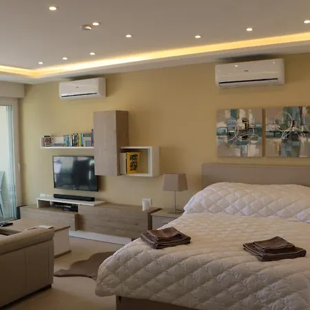 Wileg 4a Luxury With Shared Swimming Pool.