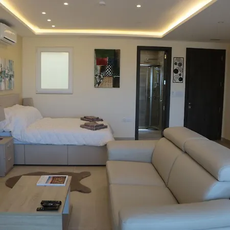 Wileg 4a Luxury With Shared Swimming Pool.