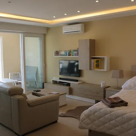 Wileg 4a Luxury With Shared Swimming Pool. * Qala