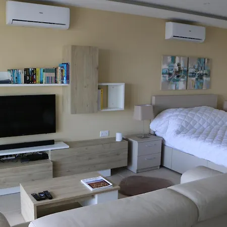 Διαμέρισμα Wileg 4a Luxury With Shared Swimming Pool. *