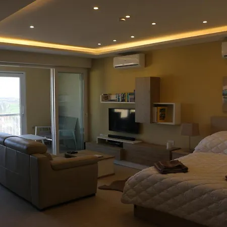 Διαμέρισμα Wileg 4a Luxury With Shared Swimming Pool. *