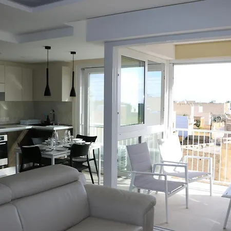Wileg 4a Luxury With Shared Swimming Pool. Qala