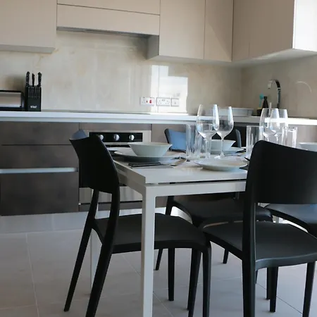 Διαμέρισμα Wileg 4a Luxury With Shared Swimming Pool.