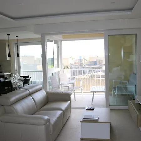 Διαμέρισμα Wileg 4a Luxury With Shared Swimming Pool. Qala