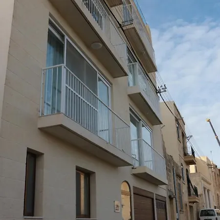 Wileg 4a Luxury With Shared Swimming Pool. Διαμέρισμα Qala