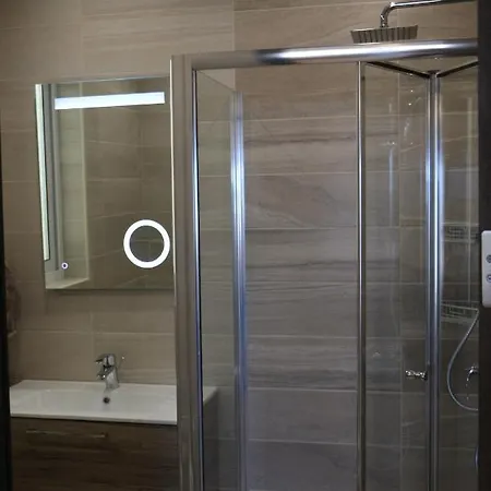 Wileg 4a Luxury With Shared Swimming Pool.