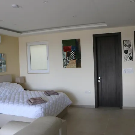 Wileg 4a Luxury With Shared Swimming Pool. * Qala